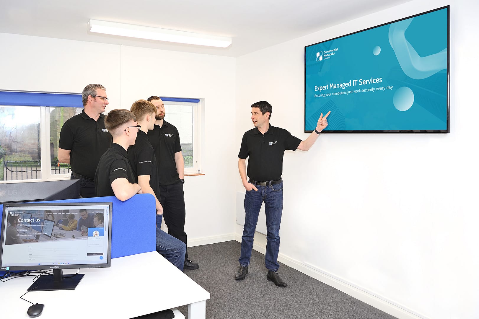Managed IT Services 1 Managed IT Team looking at screen